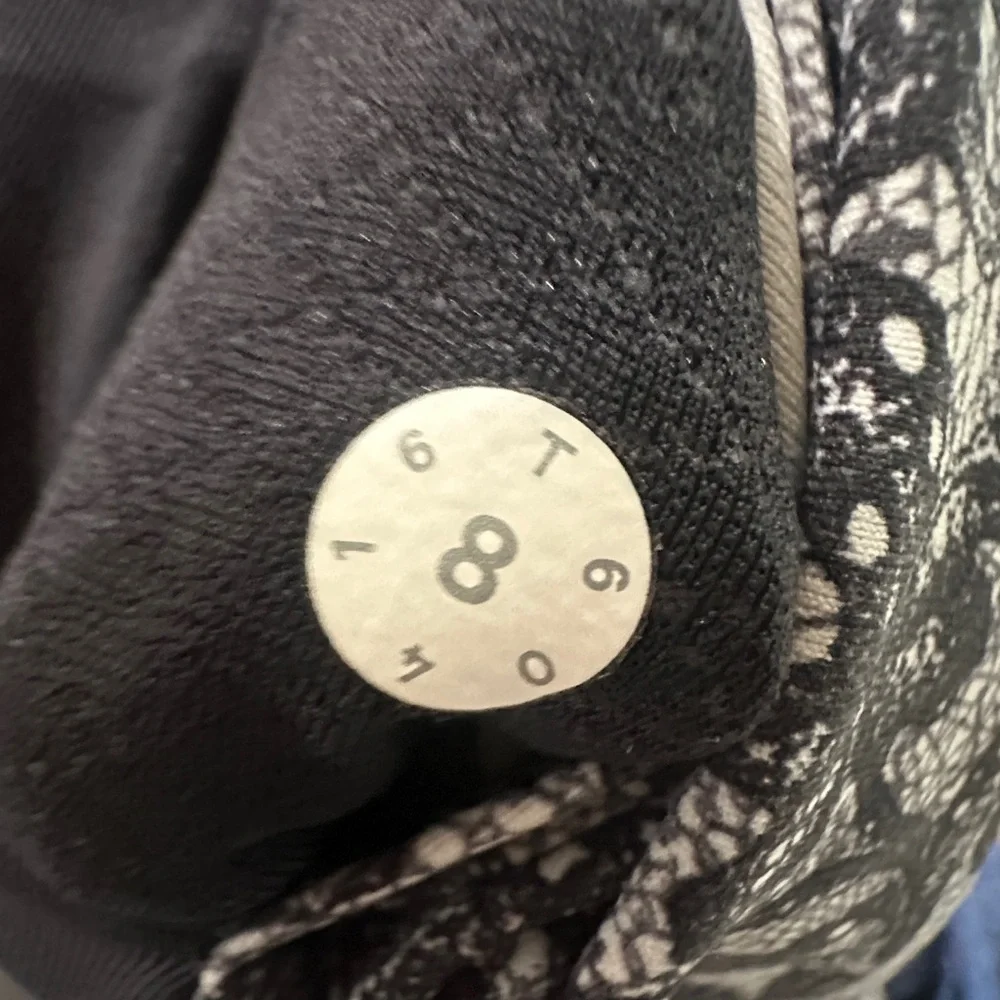 Lululemon Outrun 17" Crop Mini Cinder Lace pattern - Picture 5 of 16
